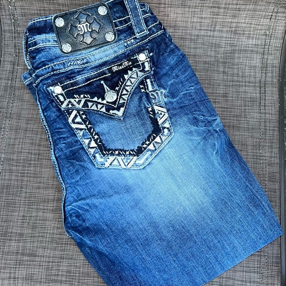 Miss Me Signature Capri - Picture 8 of 8